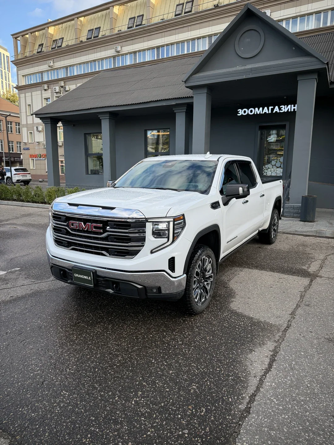 GMC Sierra 1500 2023, белый — фото 1