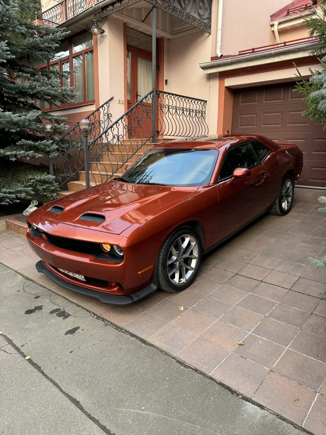 Dodge Challenger 2020, оранжевый — фото 1