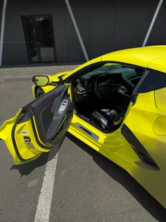 Chevrolet Corvette 2020, жёлтый — фото 10