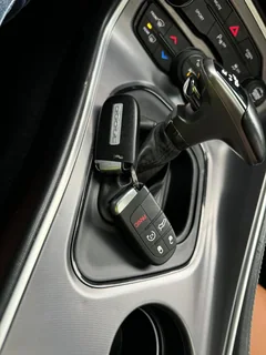 Dodge Challenger 2020, белый — фото 24