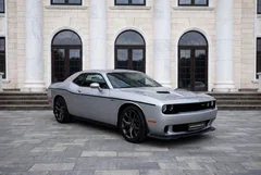 Dodge Challenger 2020, серебристый — фото 2