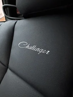 Dodge Challenger 2019, серебристый с чёрным капотом — фото 26