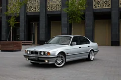 BMW 525i 1994, серебристый — фото 1