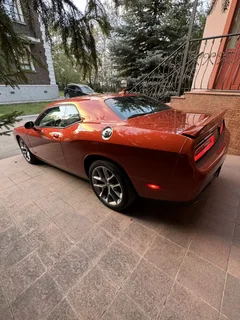 Dodge Challenger 2020, оранжевый — фото 3