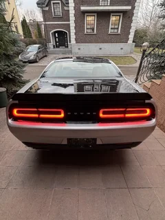 Dodge Challenger 2019, серебристый с чёрным капотом — фото 5
