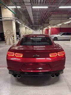 Chevrolet Camaro 2020, вишнёвый металлик — фото 4