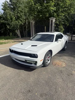 Dodge Challenger 2020, белый — фото 1