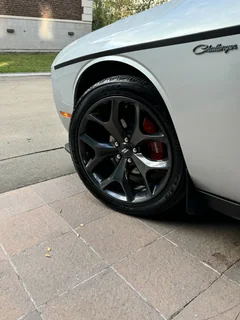 Dodge Challenger 2020, серебристый — фото 7