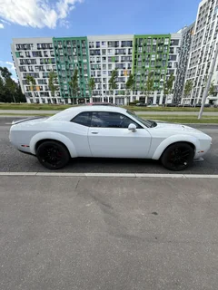 Dodge Challenger 2020, белый — фото 8