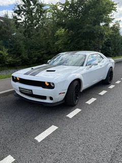 Dodge Challenger 2020, белый — фото 2