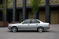 BMW 525i 1994, серебристый — фото 6