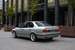 BMW 525i 1994, серебристый — фото 5