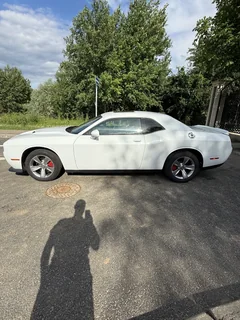 Dodge Challenger 2020, белый — фото 8