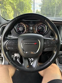 Dodge Challenger 2020, белый — фото 19