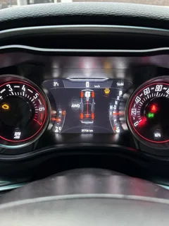 Dodge Challenger 2019, серебристый с чёрным капотом — фото 22