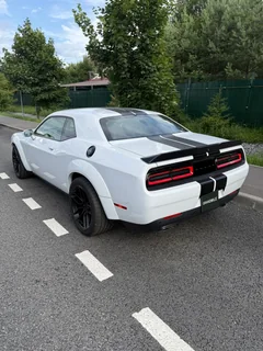 Dodge Challenger 2020, белый — фото 5