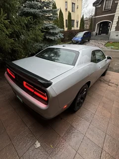 Dodge Challenger 2020, серебристый — фото 5