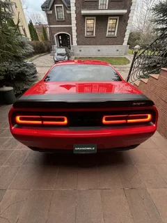 Dodge Challenger 2020, красный с чёрным капотом — фото 4