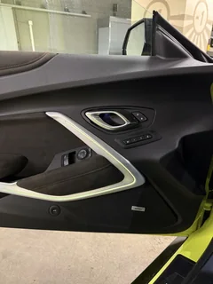 Chevrolet Camaro 2019, жёлтый — фото 17