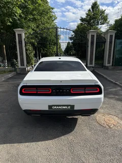 Dodge Challenger 2020, белый — фото 6
