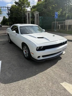 Dodge Challenger 2020, белый — фото 2