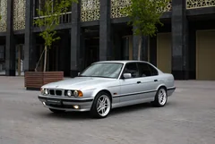 BMW 525i 1994, серебристый — фото 2