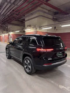 Jeep Grand Cherokee 2023, чёрный — фото 3