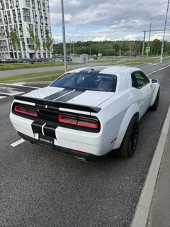 Dodge Challenger 2020, белый — фото 7