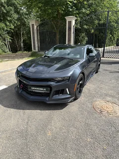 Chevrolet Camaro 2020, серый — фото 3