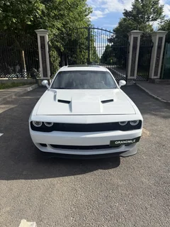 Dodge Challenger 2020, белый — фото 3
